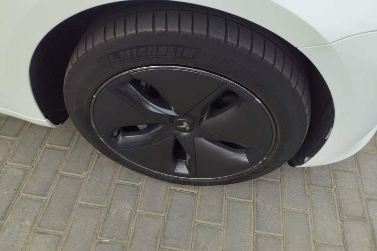 Used Tesla Model 3 2020 Long-Range Rear-Wheel-Drive Version