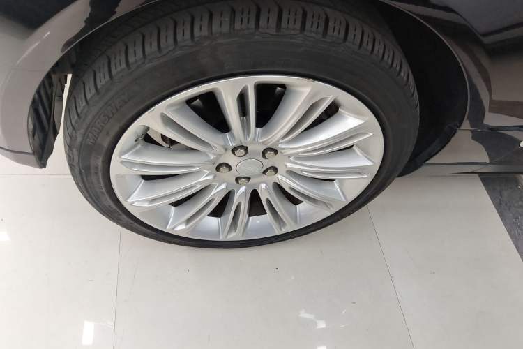 Used Land Rover Range 2020 3.0 L6 Grand Edition Left Front Wheel Hub