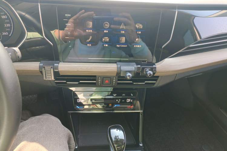 Used Volkswagen Passat New Energy 2020 430 PHEV Hybrid Luxury Edition China VI Standard Audio And AC Panel