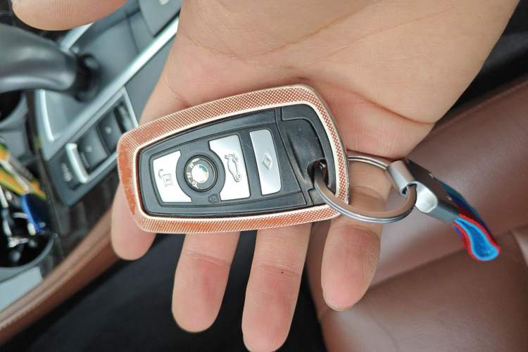 Used BMW 5 Series 2014 528Li Leading Model
