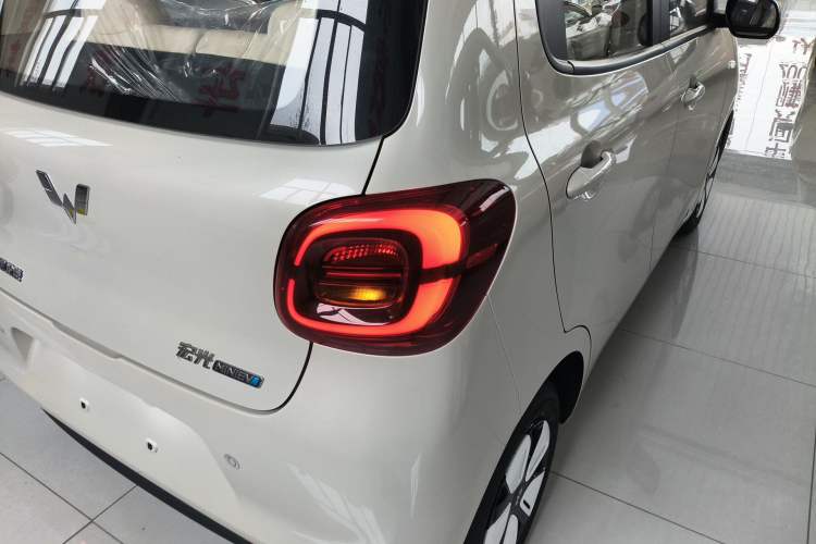 Used Wuling Hongguang MINIEV 2025 Four-Door Version Advanced Edition Right Rear Taillight