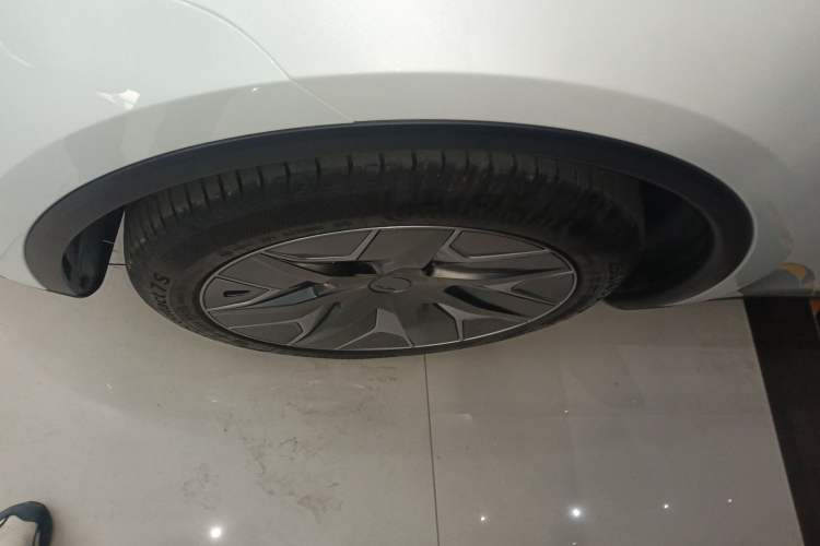 Used Tesla Model Y L 2025 Model Long-Range All-Wheel-Drive Version