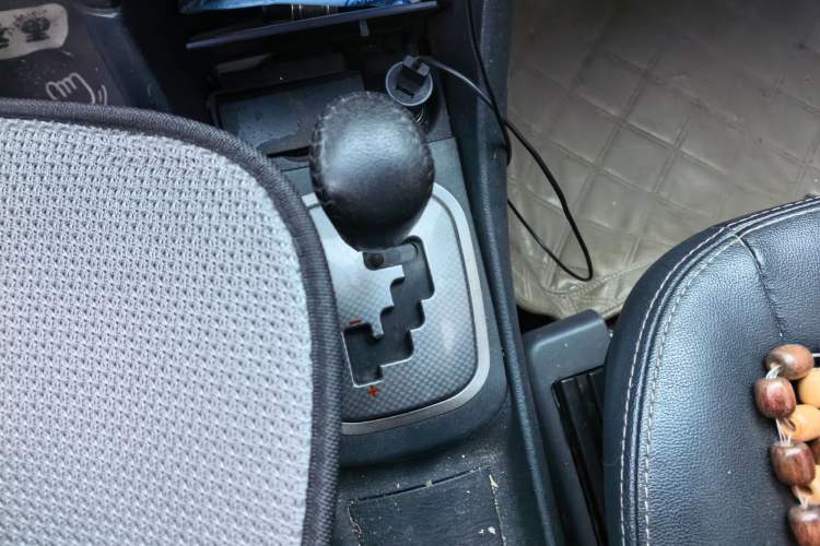 Used Haima Puxima 2010 1.8L Automatic 7-Seater Luxury Gear Lever