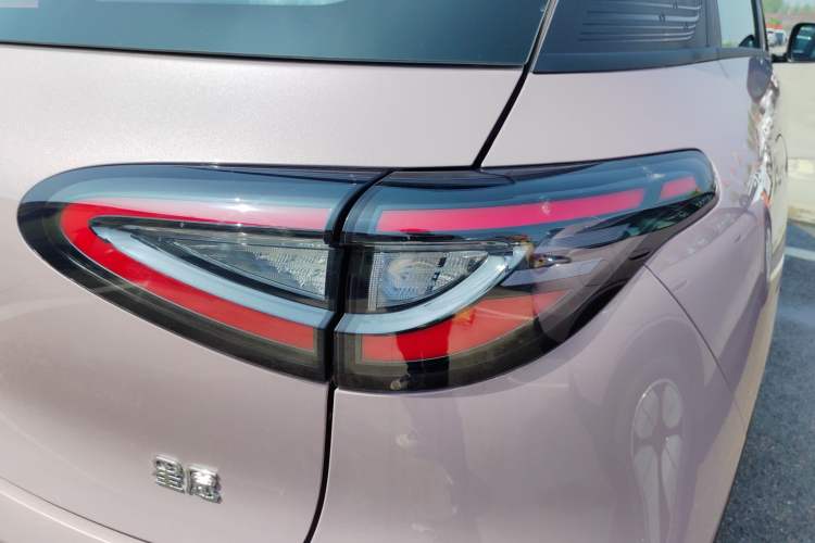 Used Geely Galaxy Geome 2026 Model 310km Youth Edition Right Rear Taillight