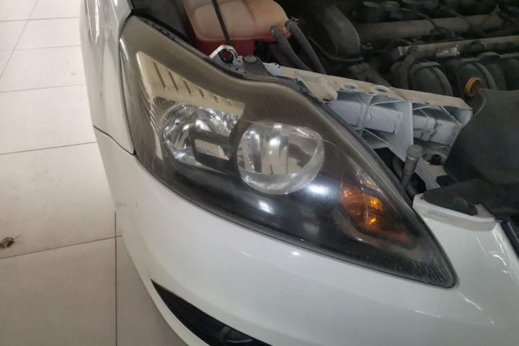 Used Ford Focus 2013 Hatchback Classic 1.8L Automatic Base Model Right Front Headlight