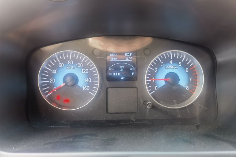 Used Jinbei Hiace X30 2024 1.5L Champion Edition Passenger Vehicle 5/6/7 Seats Odometer Close Up