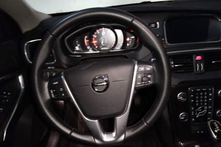 Used Volvo V40 2016 T3 Zhiyi Edition