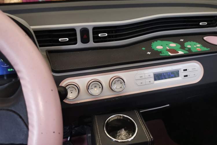 Used Wuling Hongguang MINIEV 2022 Macaron Premium Model – Lithium Iron Phosphate Audio And AC Panel