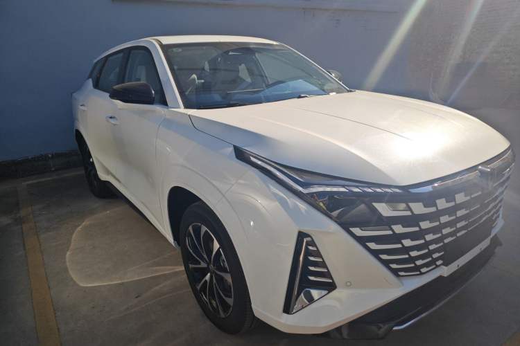 Used CHANGAN UNI-Z New Energy 2024 Blue Whale Smart Electric iDD 125km Beyond Edition Front Right 45 Deg