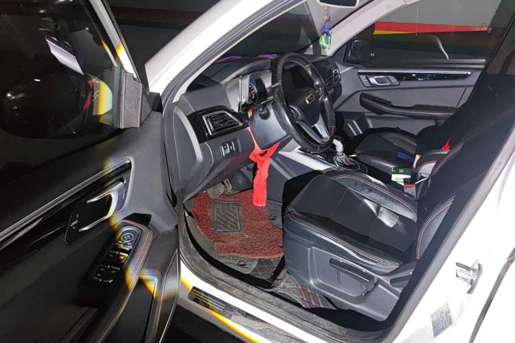 Used Zotye Domy X5 2015 1.5T CVT ZhiXian Model China IV Standard Driver Seat