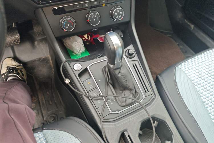 Used Volkswagen Lavida 2023 1.5L Automatic 5 Million Edition Gear Lever