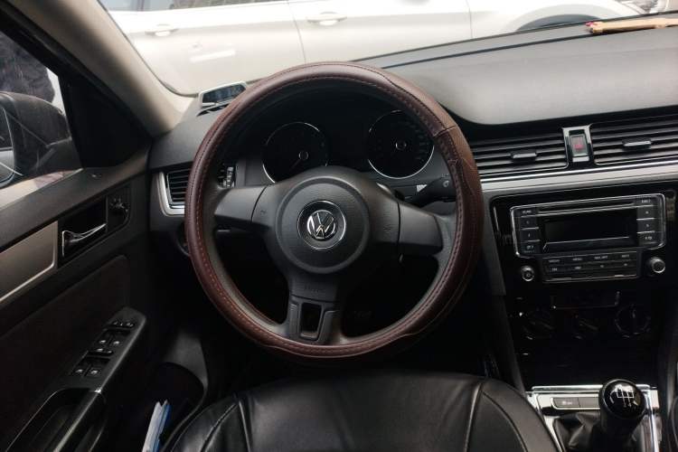 Used Volkswagen Bora 2013 1.6L Manual Fashion Edition
