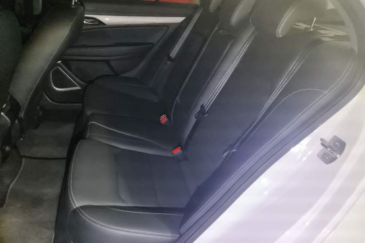 Used Geely Auto Emgrand 2019 Leading Edition 1.5L CVT Luxury Model China VI Standard Left Rear Seat