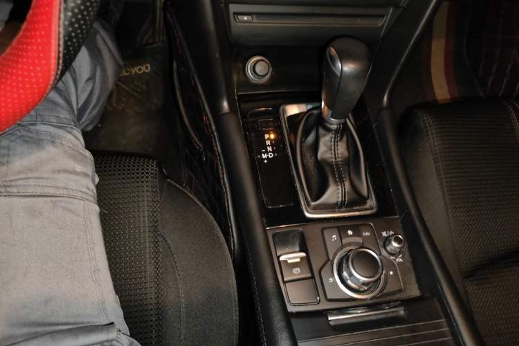 Used Mazda 3 Axela 2017 Sedan 1.5L Automatic Luxury Model China VI Standard