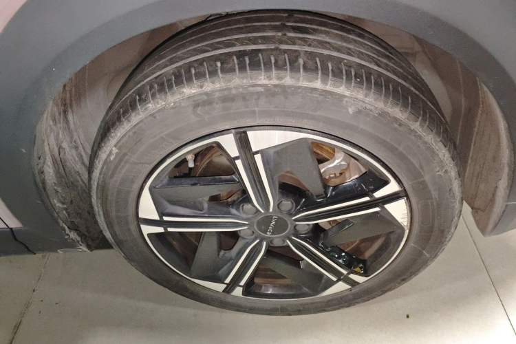 Used Lynk & Co 06 EM-P 2023 EM-P 126 Long-Range Halo Right Front Wheel Hub