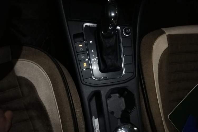 Used Volkswagen Bora 2021 1.5L Automatic Comfort Smart Connect Edition Gear Lever