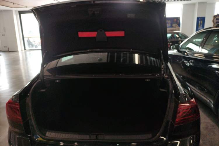 Used Volkswagen Magotan 2023 2 Million Units Limited Edition 330TSI DSG Leading Version