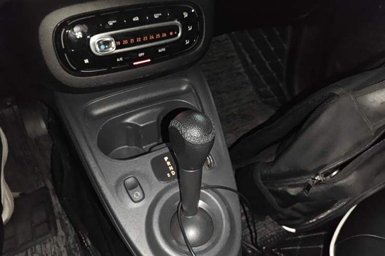 Used smart forfour 2018 1.0L 52 kW Dynamic Edition
