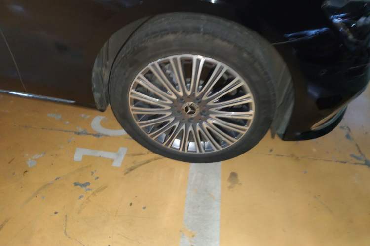 Used Mercedes-Benz E-Class 2022 Second Facelift E 300 L Fashion Edition
