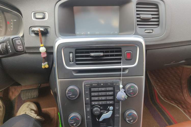 Used Volvo V60 2014 Facelift T5 Zhiyi Edition
