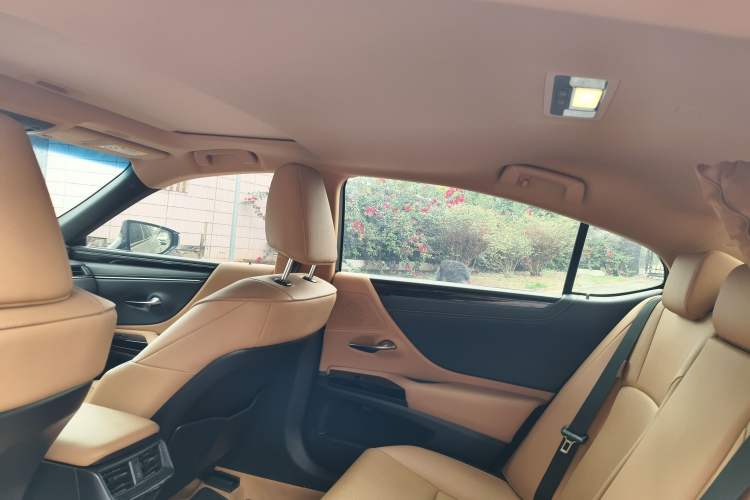 Used Lexus ES 2024 200 Premium Edition
