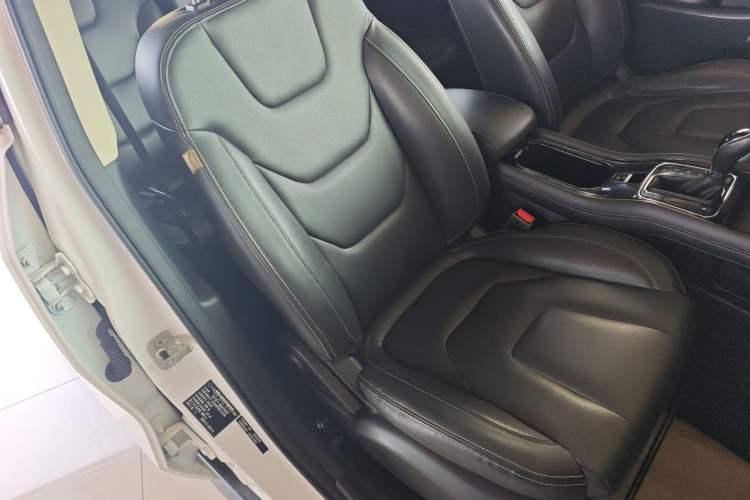 Used Dongfeng Fengon 580 2017 1.5T CVT Comfort Model Right Front Seat