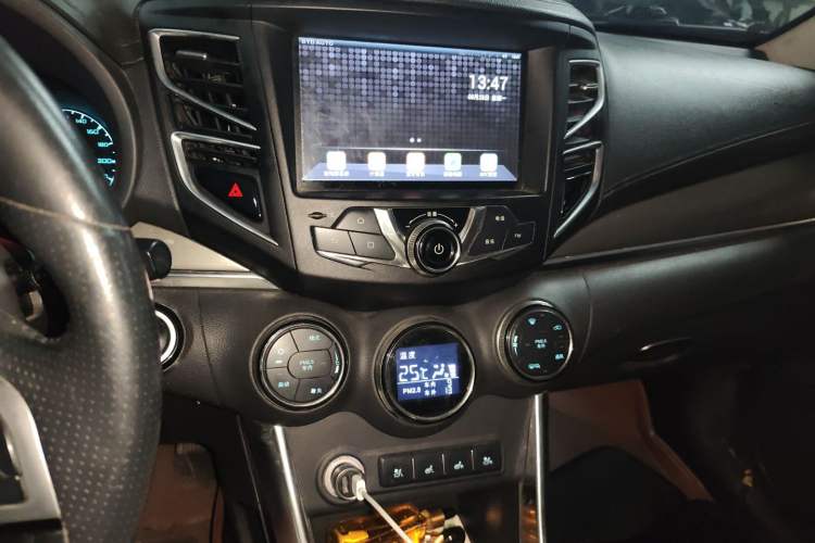 Used BYD Song New Energy 2017 Song DM 1.5TID All-Wheel Drive Luxury Model Audio And AC Panel