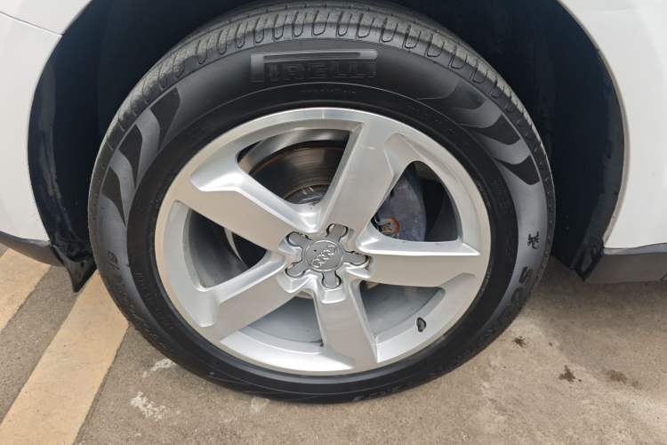 Used Audi Q5 2016 40 TFSI Technology Edition Left Front Wheel Hub