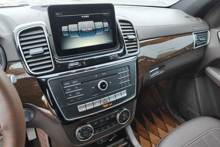 Used Mercedes-Benz GLS 2017 GLS 400 4MATIC Dynamic Model Audio And AC Panel