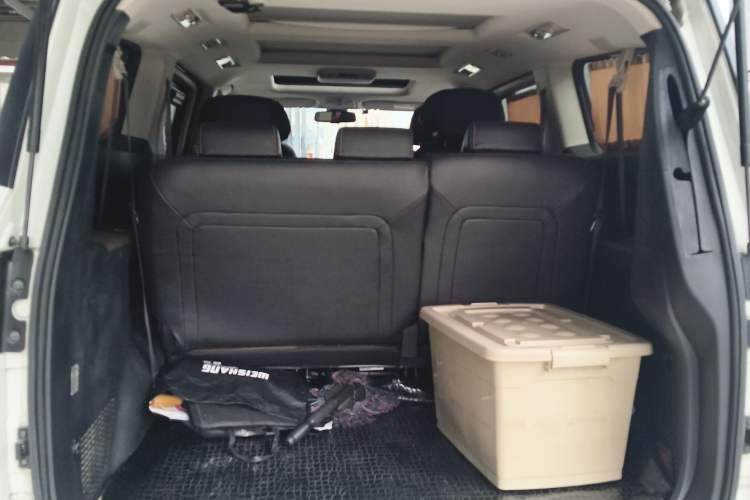 Used SAIC MAXUS G10 2016 2.0T Automatic Luxury Executive Edition Trunk