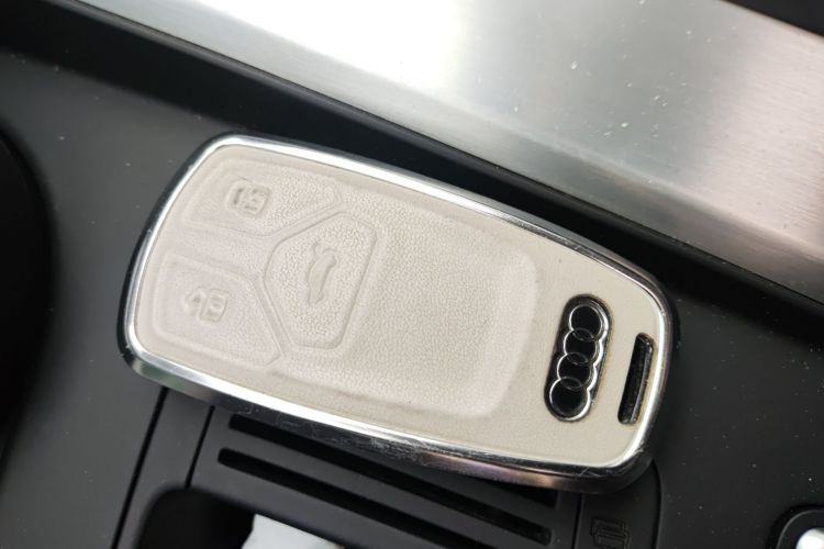 Used Audi A4L 2022 40 TFSI Luxury Dynamic Model
