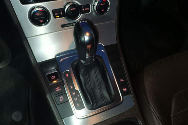 Used Volkswagen Magotan 2012 Travel Edition 2.0 TSI Luxury Version