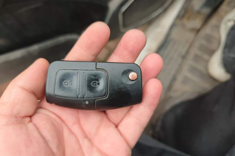 Used JMC Yuhu 7 2016 2.4T Two-Wheel Drive Luxury Edition JX4D24