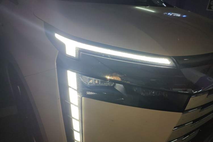 Used GAC Trumpchi E8 New Energy 2025 150km PRO+ Right Front Headlight