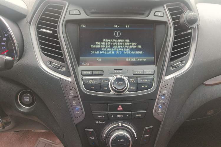 Used Hyundai Grand SantaFe 2013 2.2T 7-Seater Four-Wheel-Drive Flagship Edition Audio And AC Panel