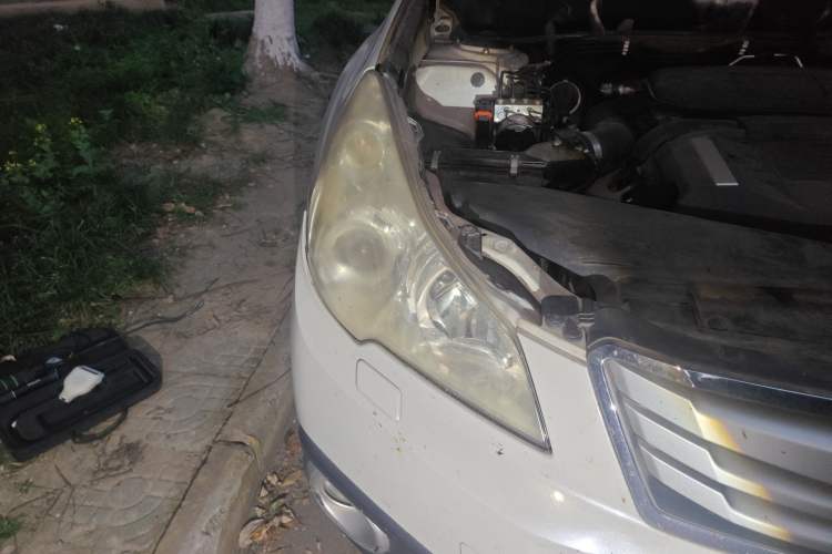 Used Subaru Outback 2011 2.5i Luxury Navigation Edition Right Front Headlight