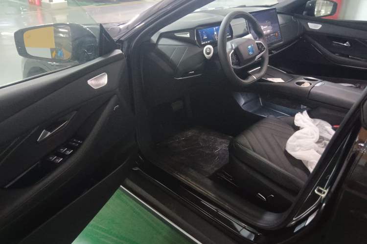 Used Deepal SL03 2025 Revised Version Range-Extended Elite Edition
