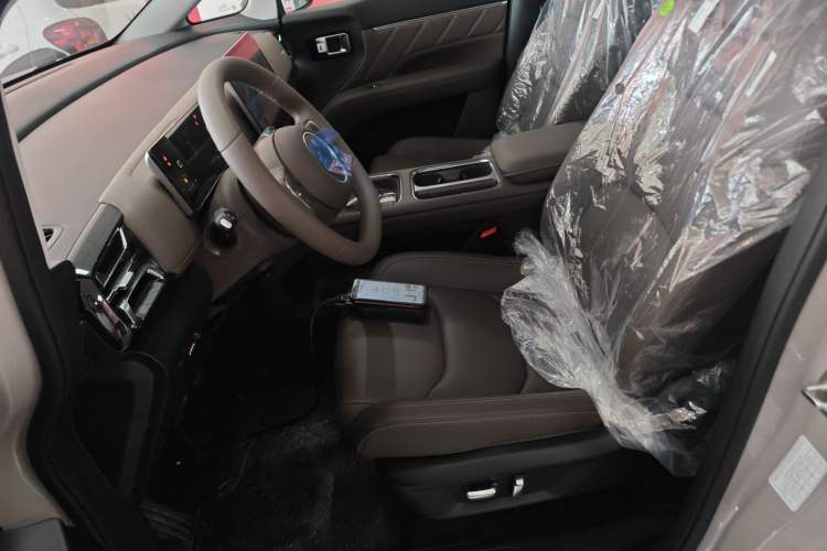 Used Wuling Starlight 730 2025 Model Plug-in Hybrid 125km Luxury Edition Left Front Seat