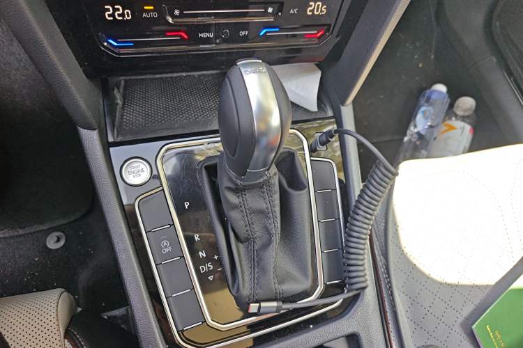 Used Volkswagen Magotan 2025 Revised Version Zhongxiang Edition 330TSI DSG Luxury Trim Gear Lever