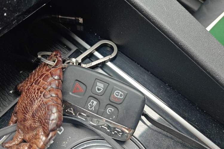 Used Jaguar F-PACE 2018 2.0T Four-Wheel Drive Urban Luxury Edition Vehicle Key