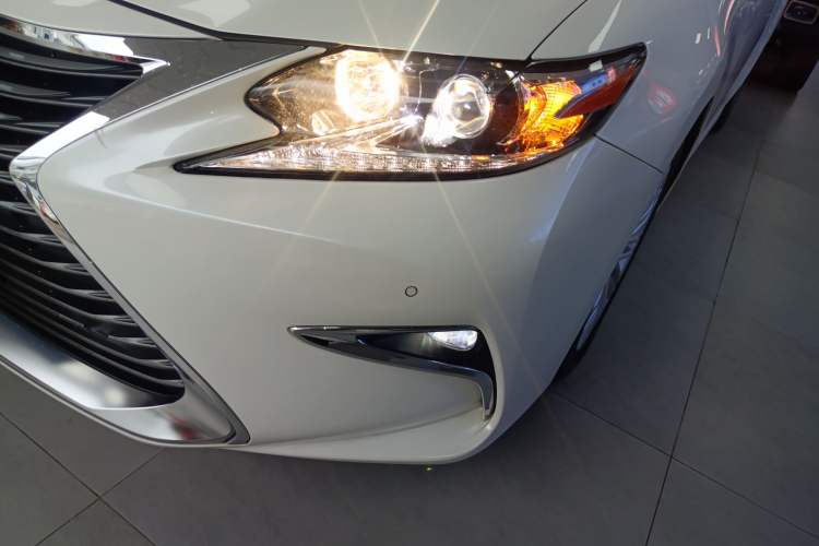 Used Lexus ES 2016 200 Midnight Special Limited Edition Left Front Headlight