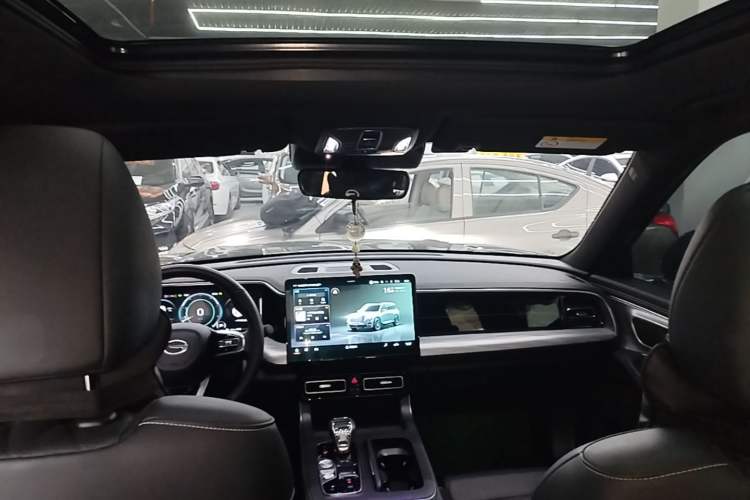 Used GAC Trumpchi GS8 2022 Linghang Series 2.0 TGDI Two-Wheel-Drive Luxury Smart Connectivity Version (7 Seats)