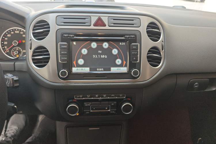 Used Volkswagen Tiguan 2012 1.8TSI Manual Two-Wheel Drive Enjoyment Edition Audio And AC Panel