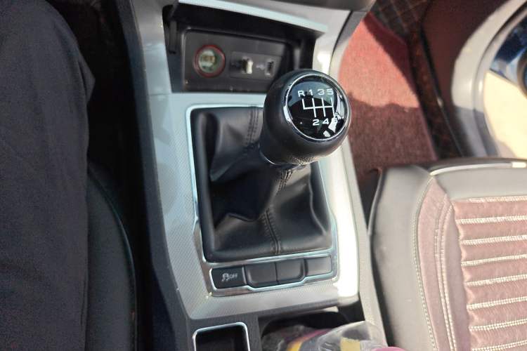 Used Roewe RX5 2018 20T Two-Wheel Drive Manual Internet Elite Edition