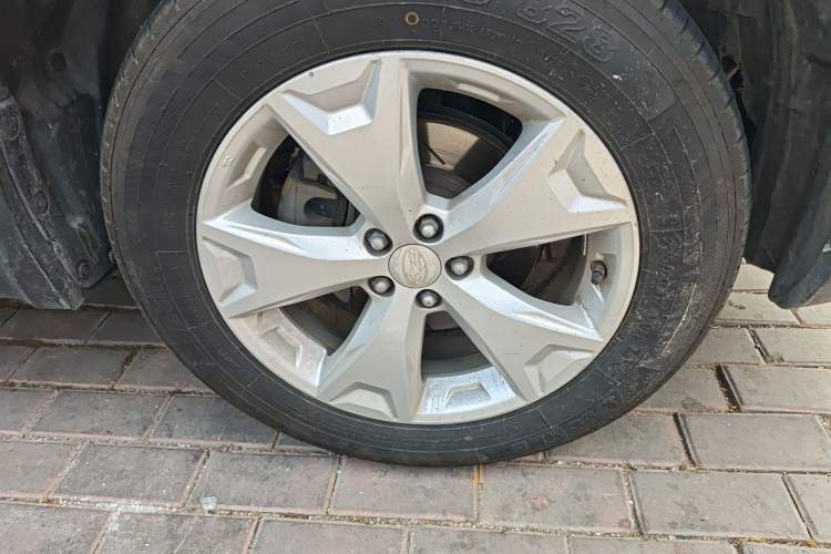 Used Subaru Forester 2013 2.5i Automatic Luxury Edition Right Front Wheel Hub