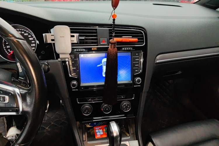 Used Volkswagen Golf 2016 1.4TSI Automatic R-Line Audio And AC Panel