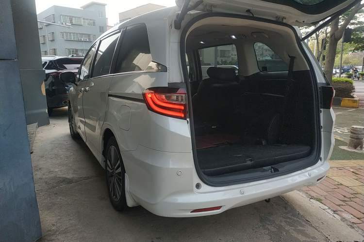 Used Honda Odyssey 2018 2.4L Luxury Edition Rear Left 45 Deg
