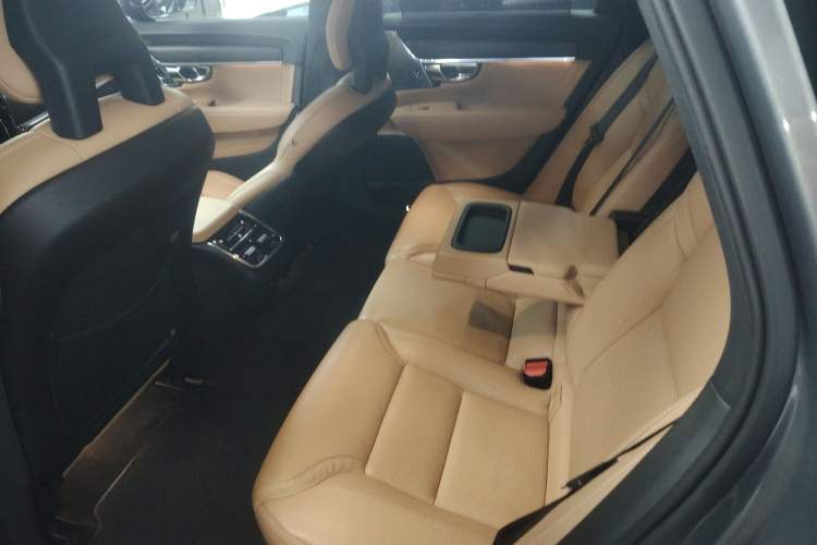 Used Volvo V90 2017 Cross Country T5 AWD Prestige Edition