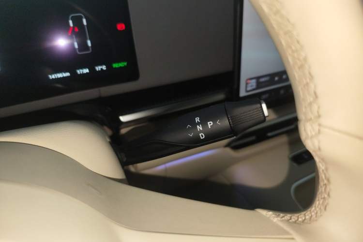 Used VOYAH Dream 2025 PHEV Four-Wheel-Drive Flagship Kunpeng Edition
