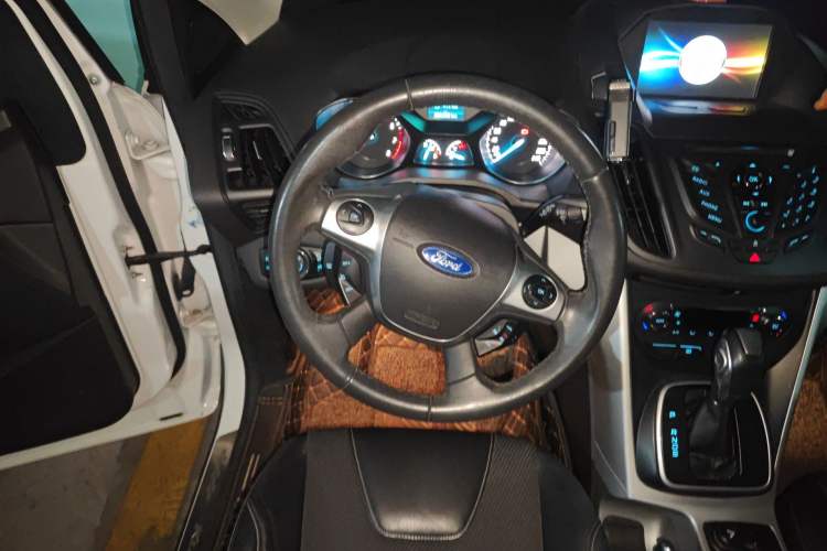 Used Ford Kuga 2013 1.6L GTDi Two-Wheel-Drive Trend Model Steering Wheel